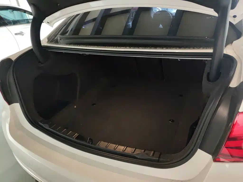 BMW 3 Series 2019 — фото 15