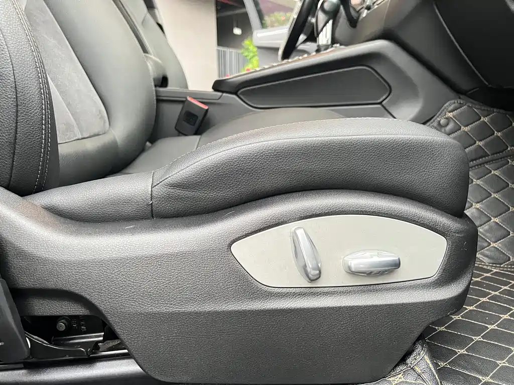Porsche Macan 2017 — фото 32