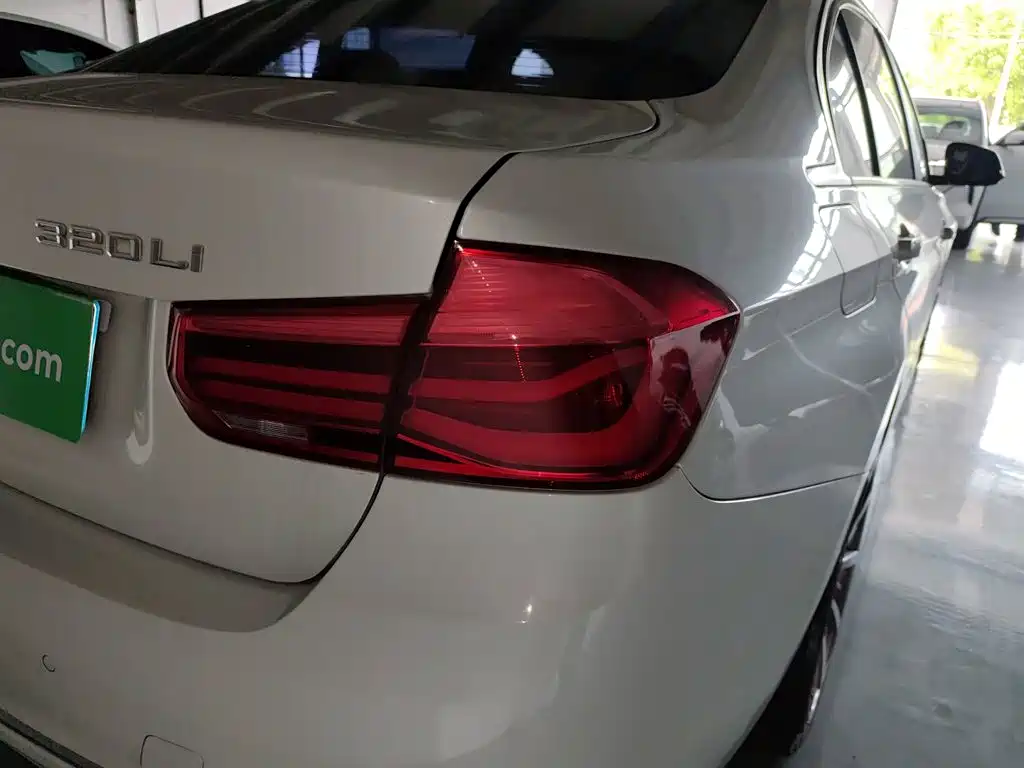 BMW 3 Series 2019 — фото 24