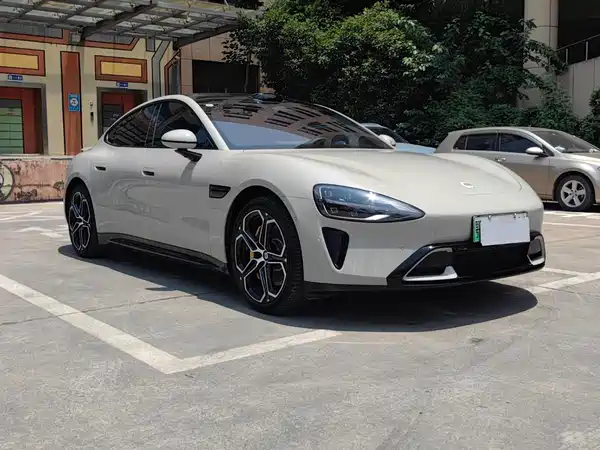 Xiaomi SU7 2024