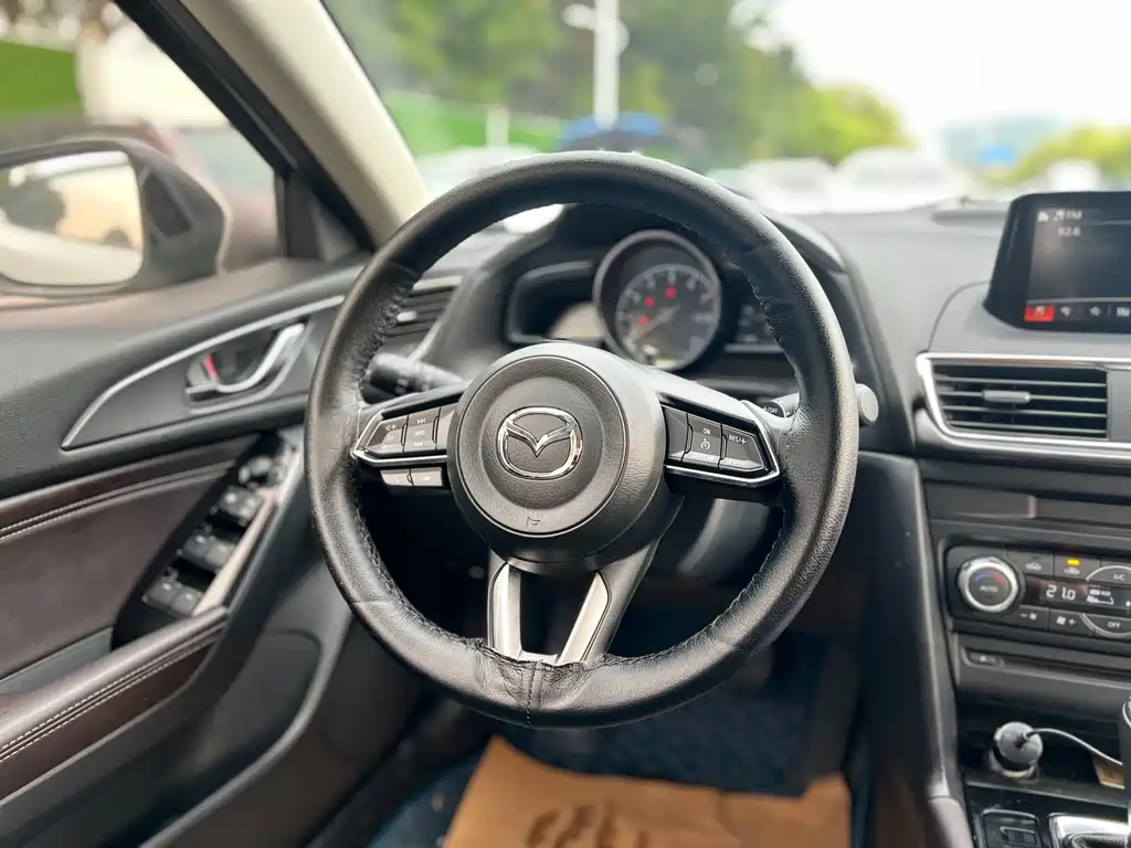 Mazda 3 Axela 2017 — фото 9