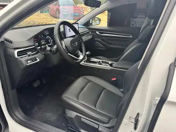 Geely Emgrand 2023