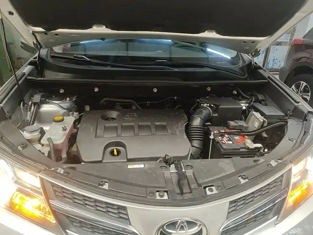 Toyota RAV4 2015 — фото 20