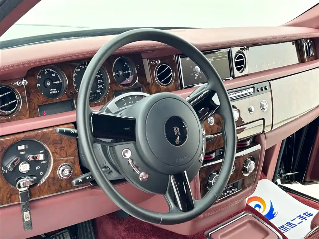 Rolls-Royce Phantom 2014 — фото 19
