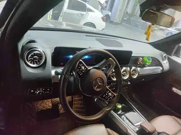Mercedes-Benz GLB 2023