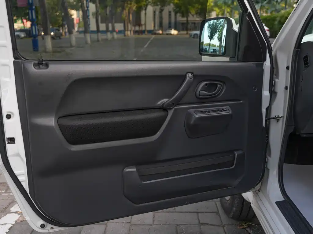 Suzuki Jimny 2012 — фото 10