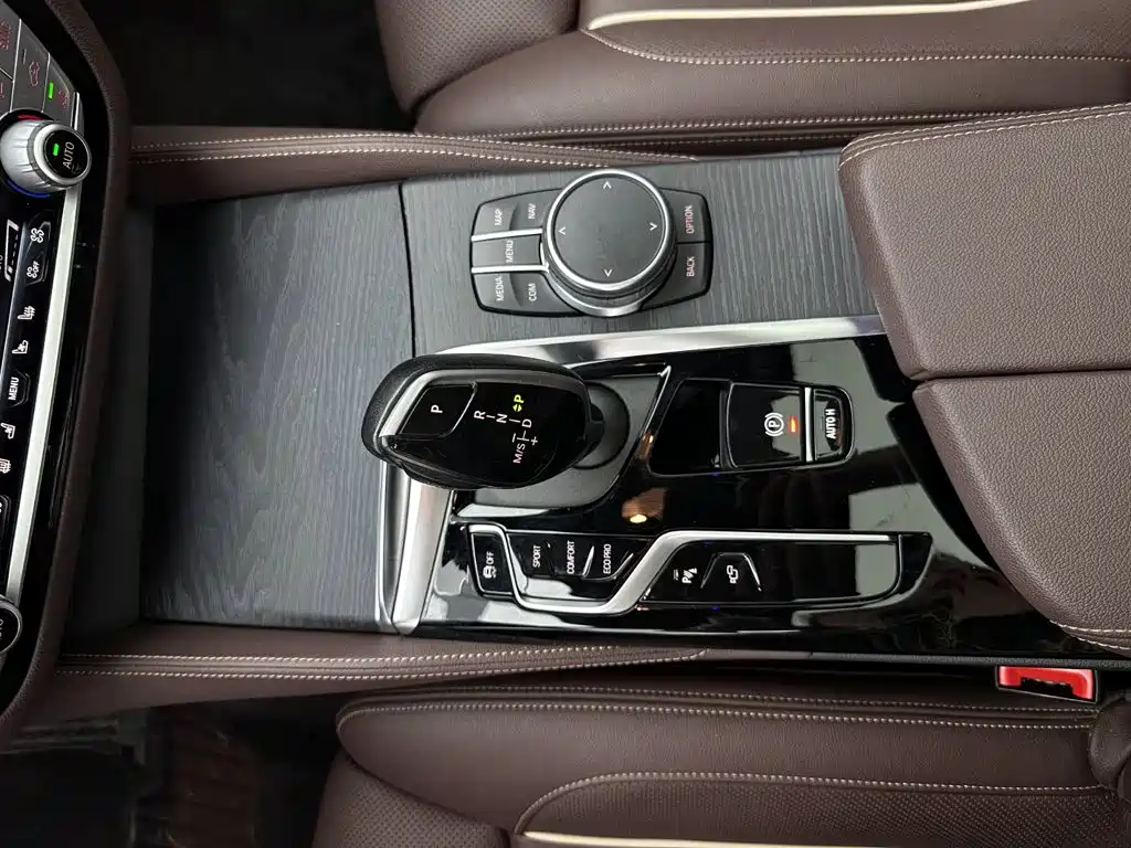 BMW 5 Series 2021 — фото 14