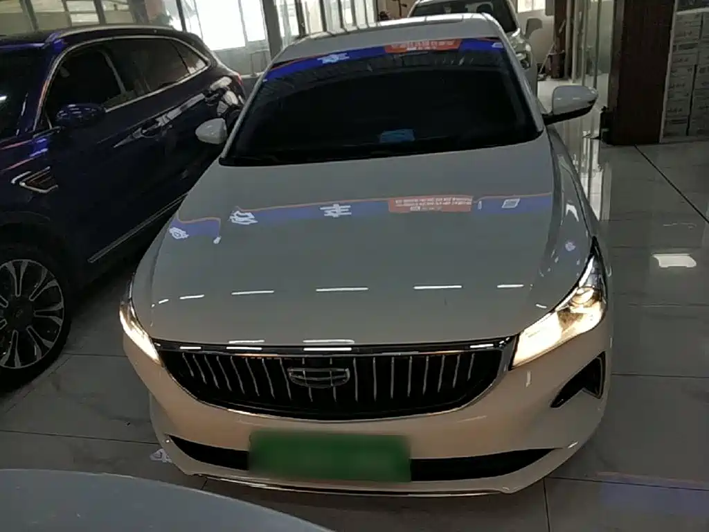 Geely Emgrand 2022
