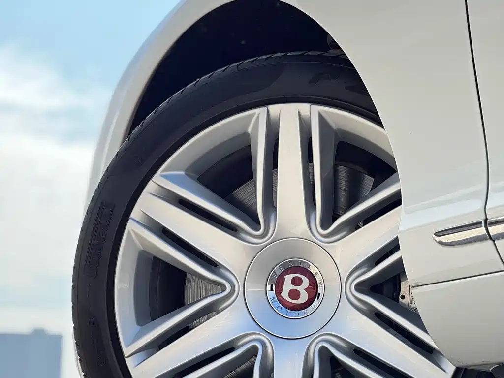 Bentley Continental 2019 — фото 13