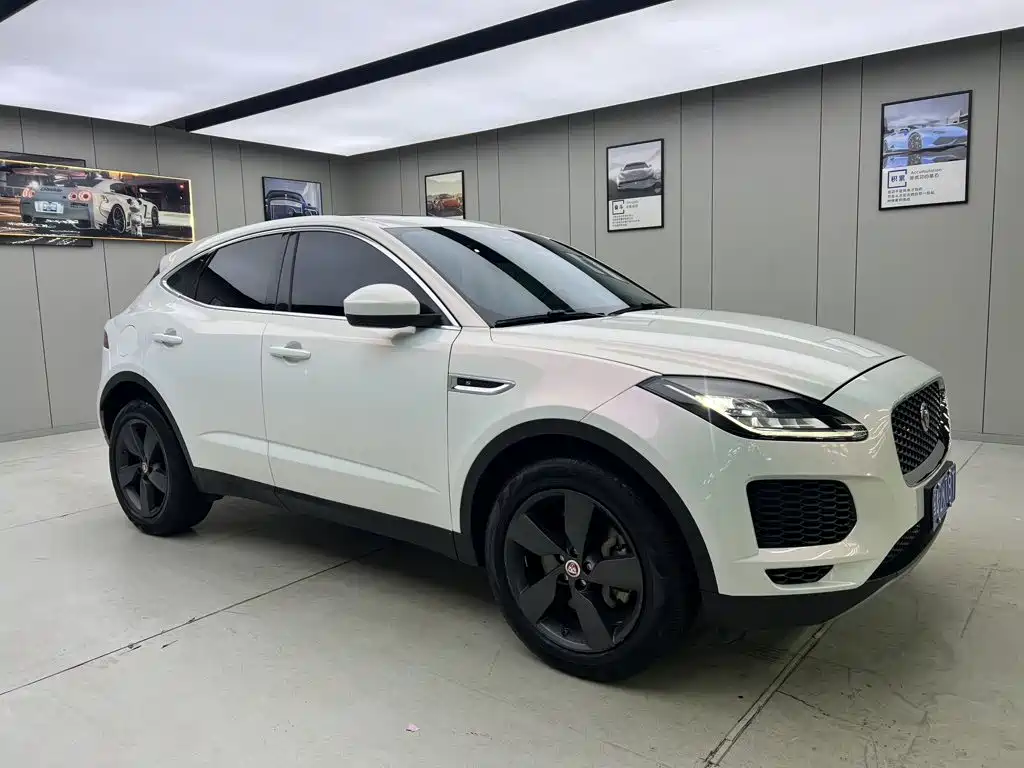 Jaguar E-PACE 2019 — фото 3