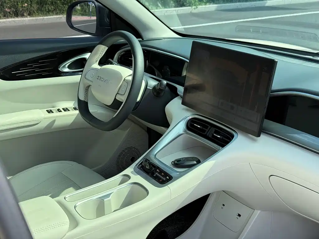Geely Galaxy Starwish 2025 — фото 13