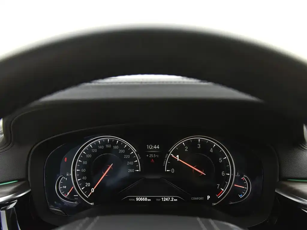 BMW 5 Series 2018 — фото 11