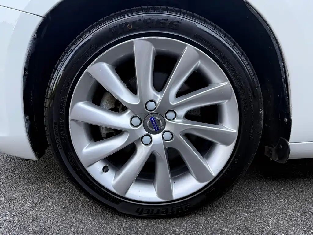 Volvo S60 2017 — фото 30