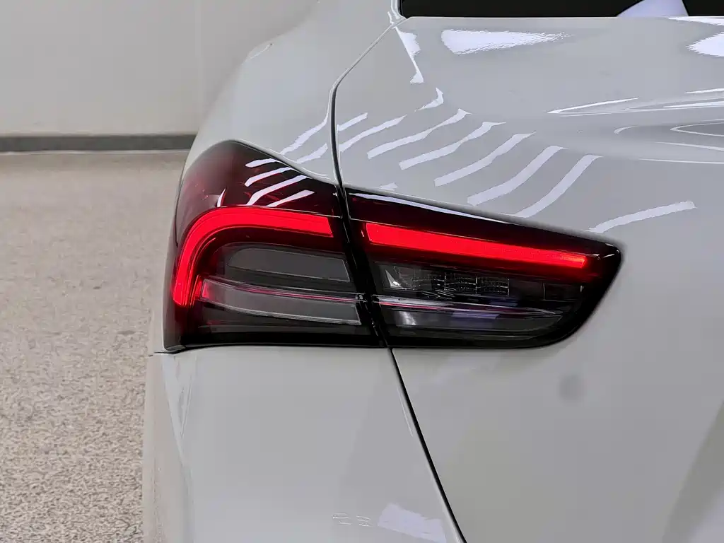 Maserati Ghibli 2015 — фото 33