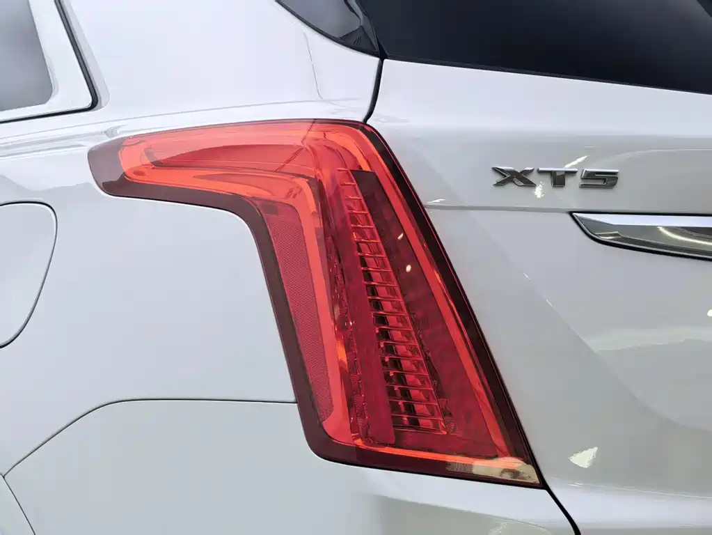 Cadillac XT5 2018 — фото 30