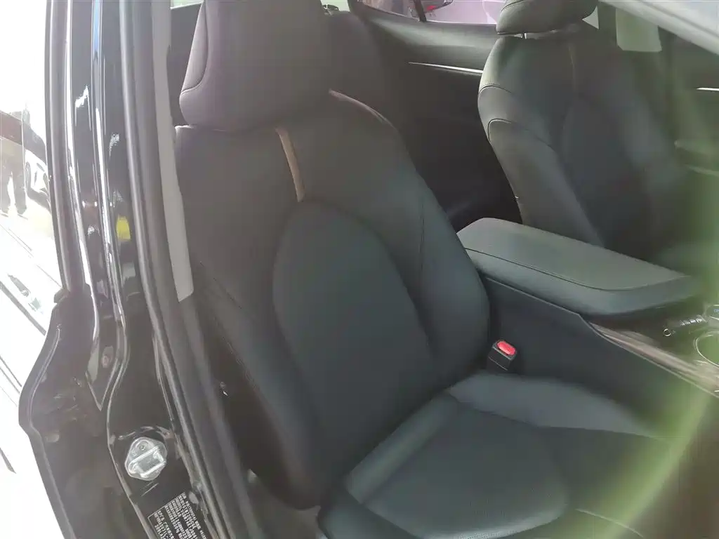 Toyota Camry 2018 — фото 20