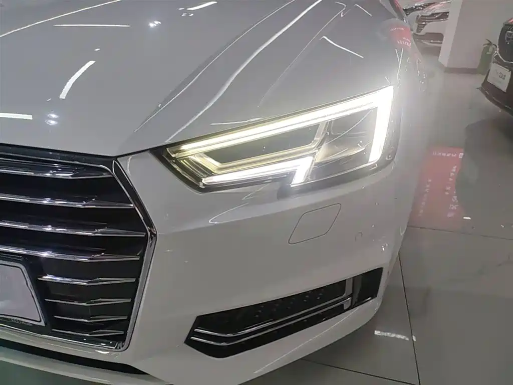 Audi A4L 2019 — фото 24