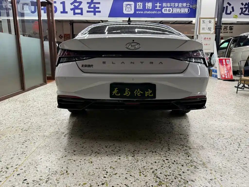 Hyundai Elantra 2023 — фото 12