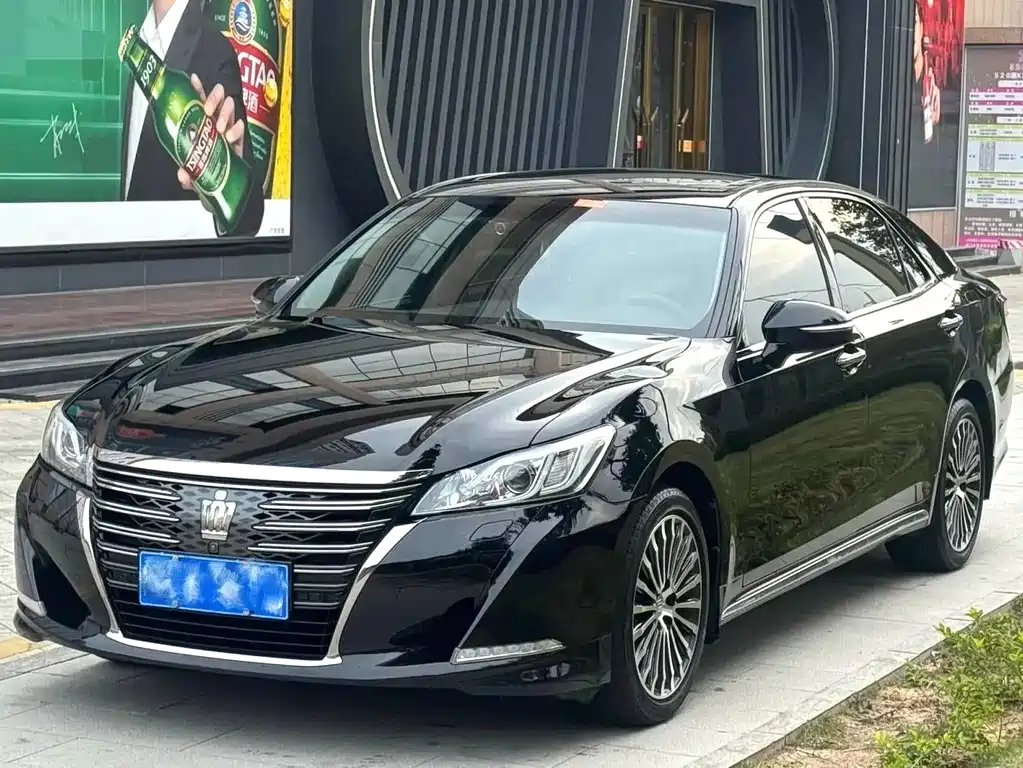 Toyota Crown 2018 — фото 1