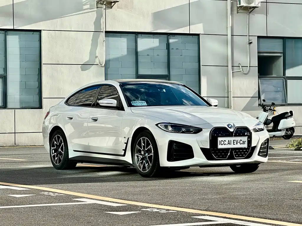 BMW i4 2023 — фото 3