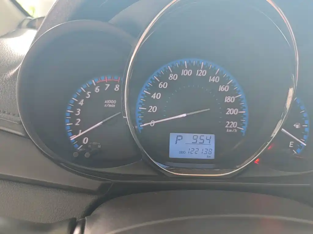 Toyota Yaris L 2017 — фото 12