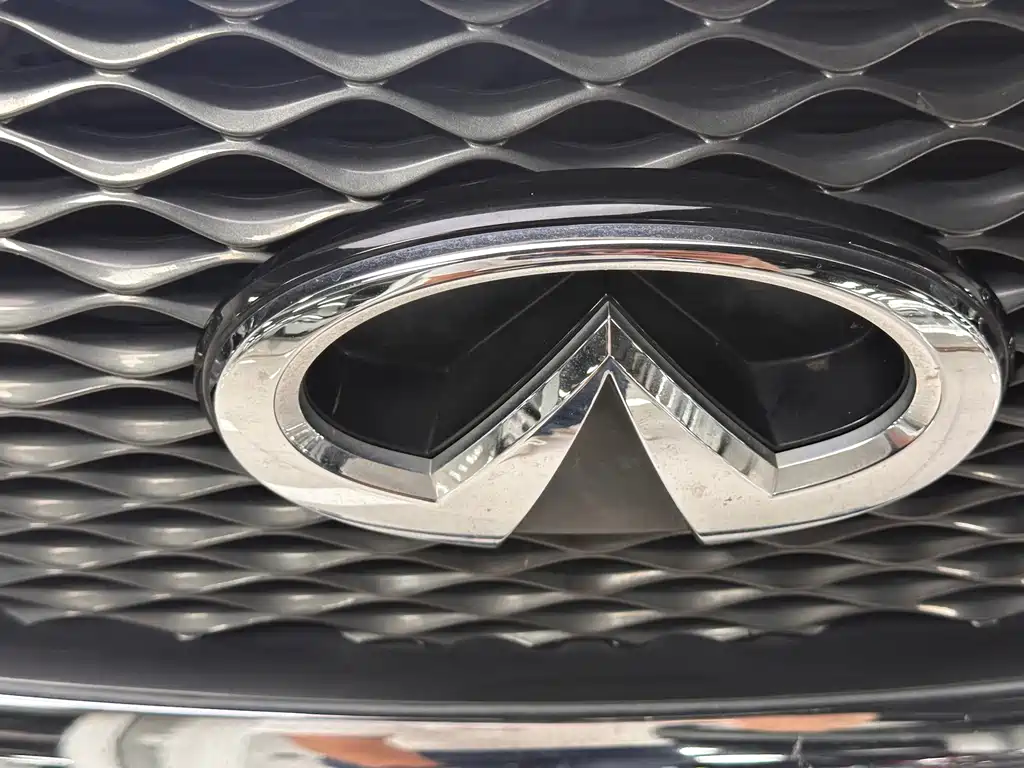 Infiniti Q50L 2016 — фото 18