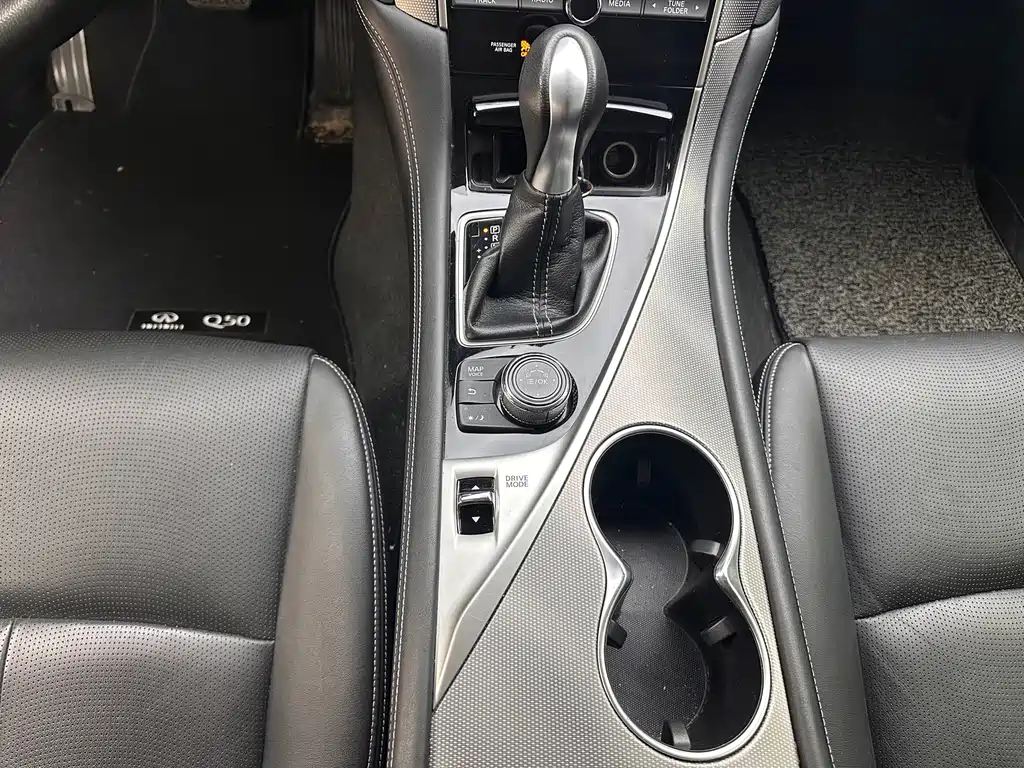 Infiniti Q50L 2016 — фото 11