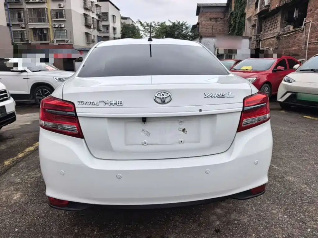 Toyota Yaris L 2022
