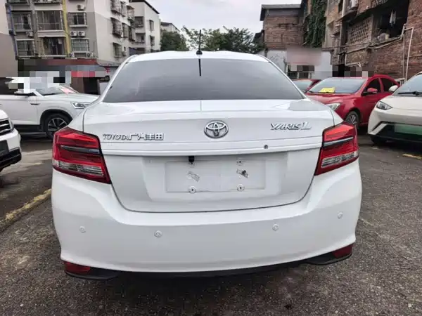 Toyota Yaris L 2022