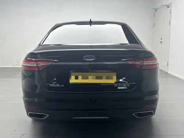 Ford Taurus 2020
