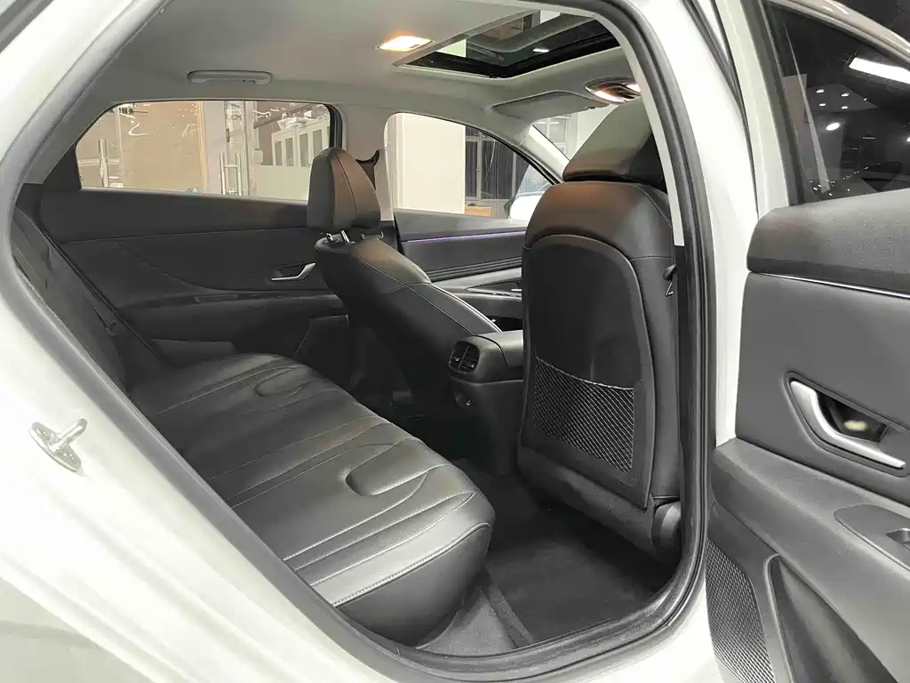 Hyundai Elantra 2023 — фото 13