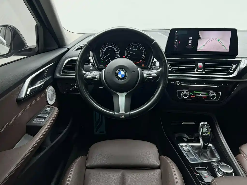 BMW 1 Series 2022 — фото 16