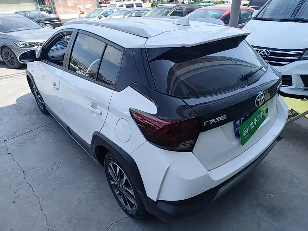 Toyota Yaris L 2022 — фото 5