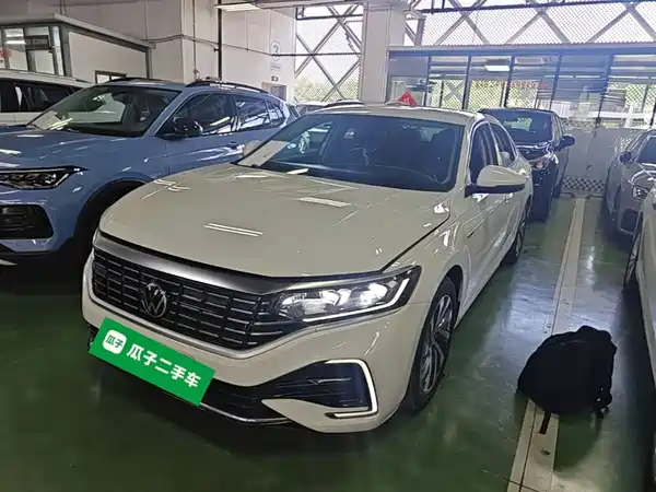 Volkswagen Passat Plug-In Hybrid 2022
