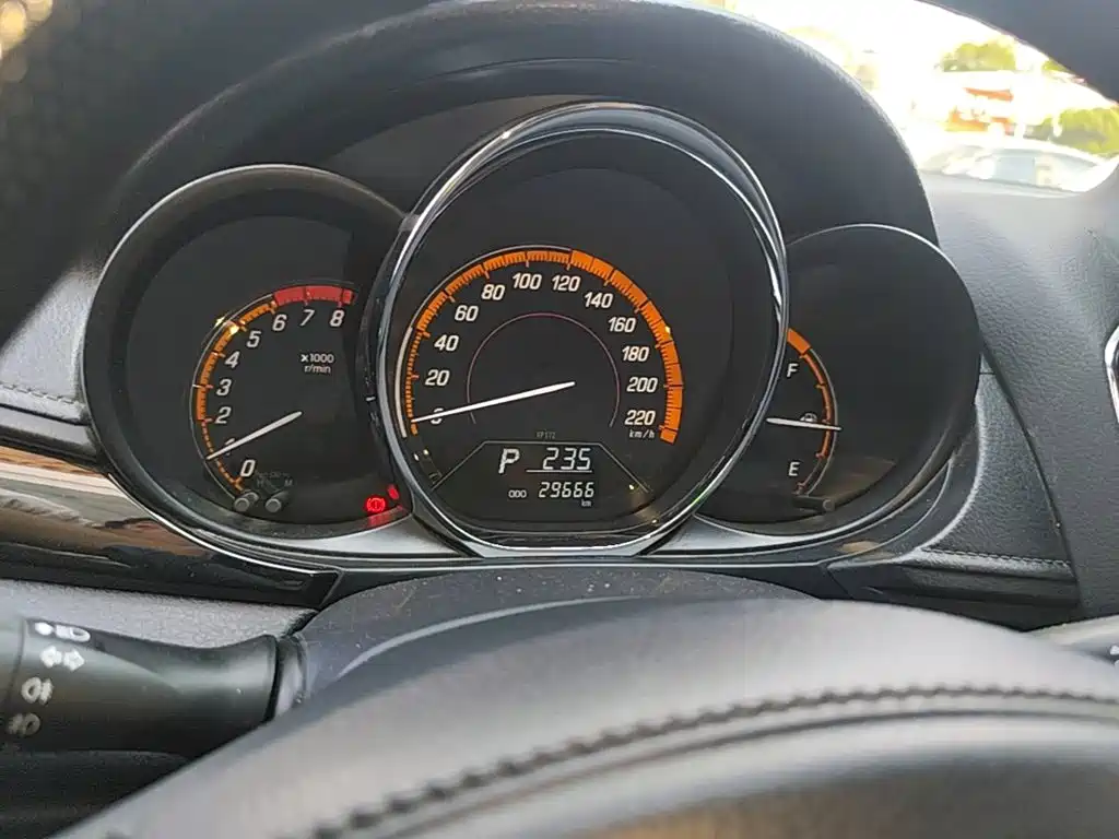 Toyota Yaris L 2022 — фото 12