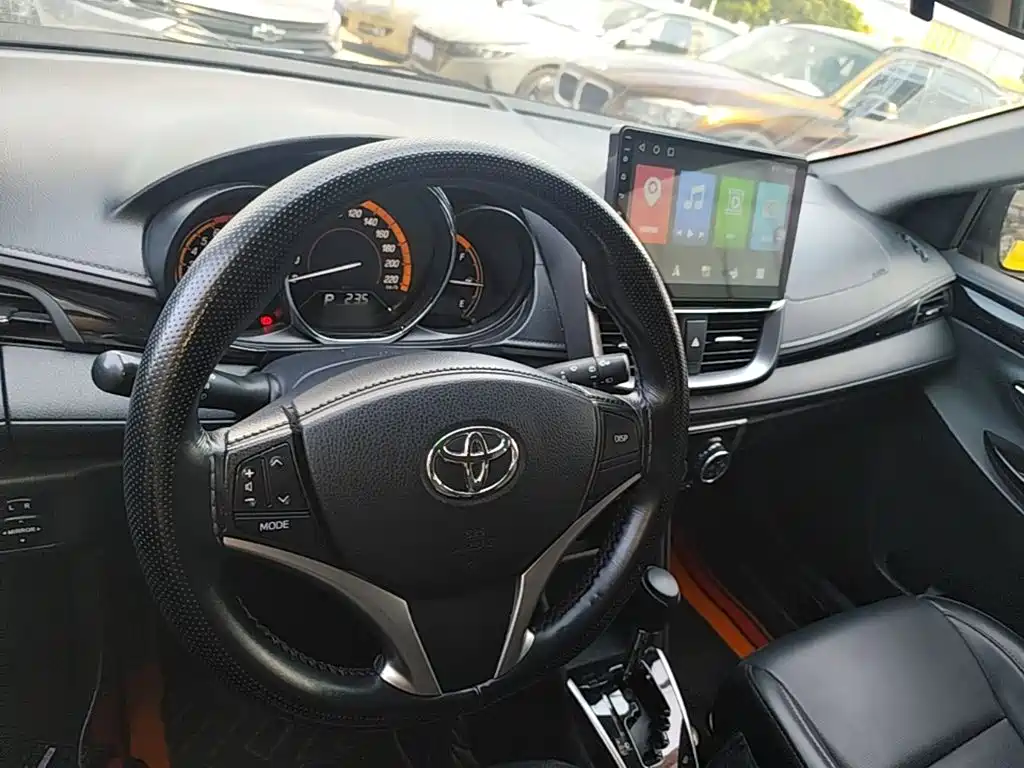 Toyota Yaris L 2022 — фото 10