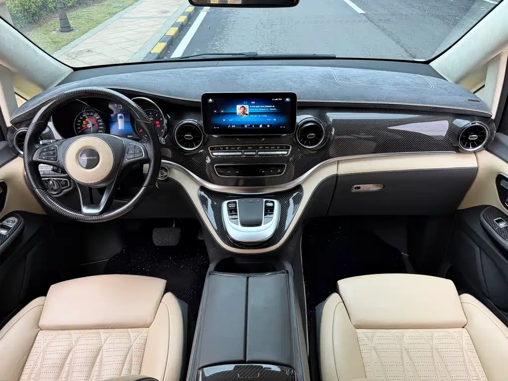 Mercedes-Benz V-Class 2024 — фото 12