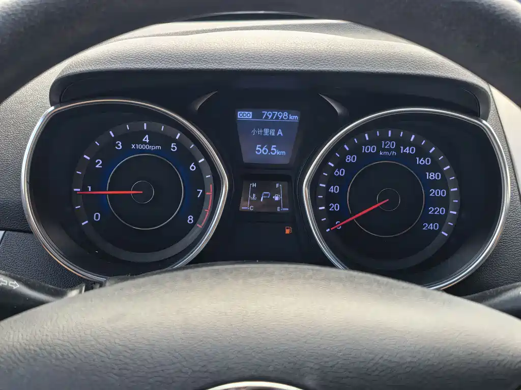 Hyundai Elantra 2015 — фото 9