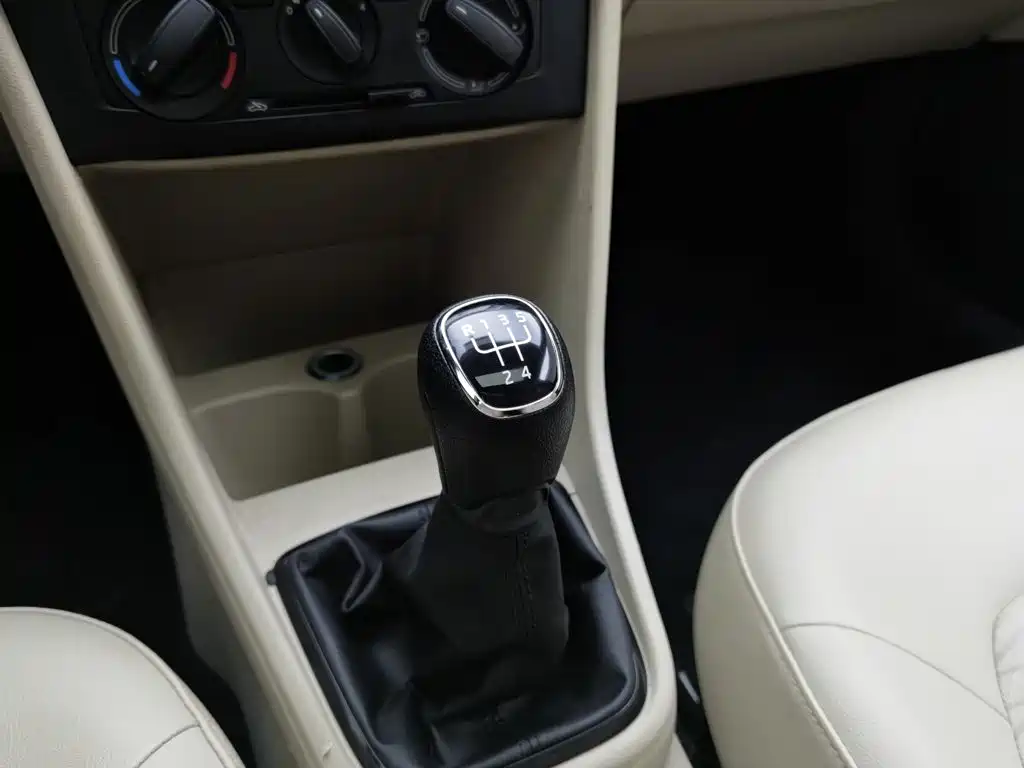 Skoda Rapid 2013 — фото 13