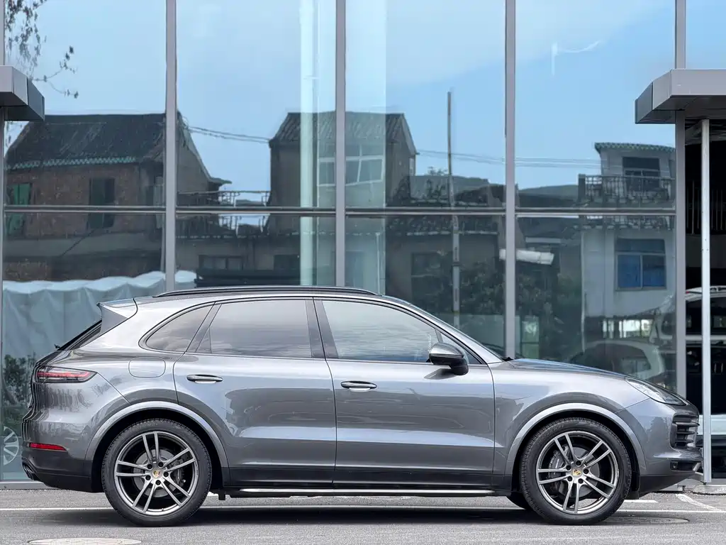 Porsche Cayenne 2021