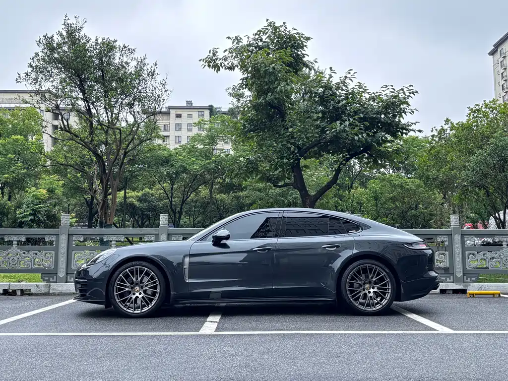 Porsche Panamera 2022