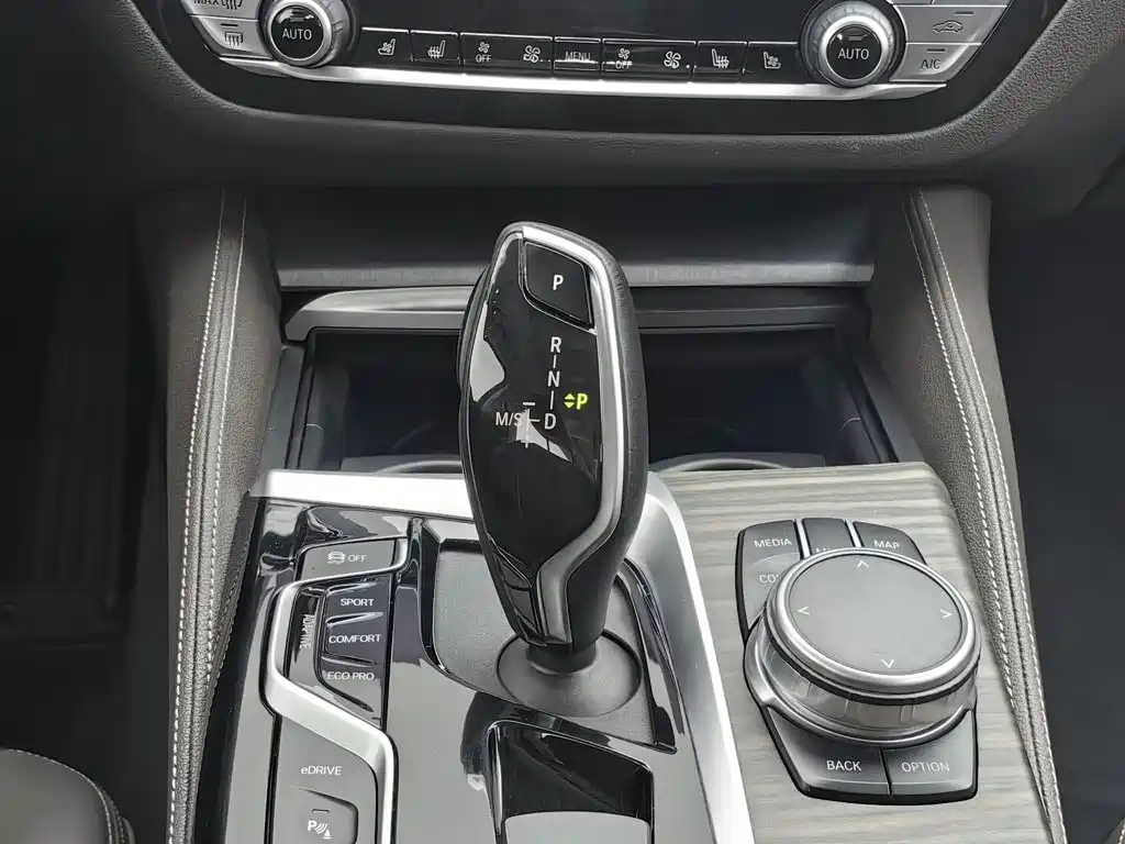 BMW 5 Series New Energy 2019 — фото 13