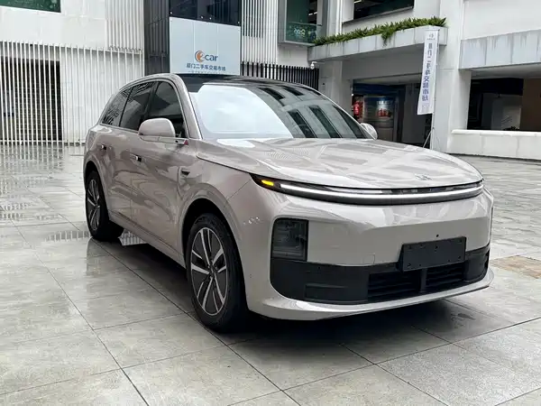 Li Auto L6 2025