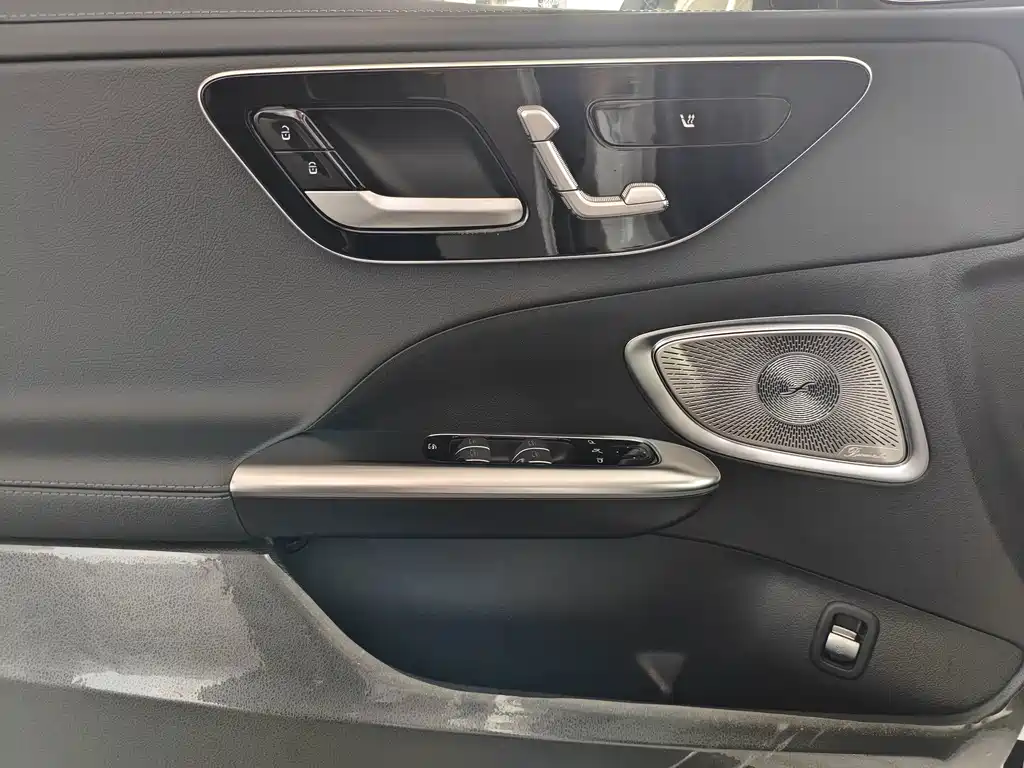 Mercedes-Benz C-Class 2023 — фото 10