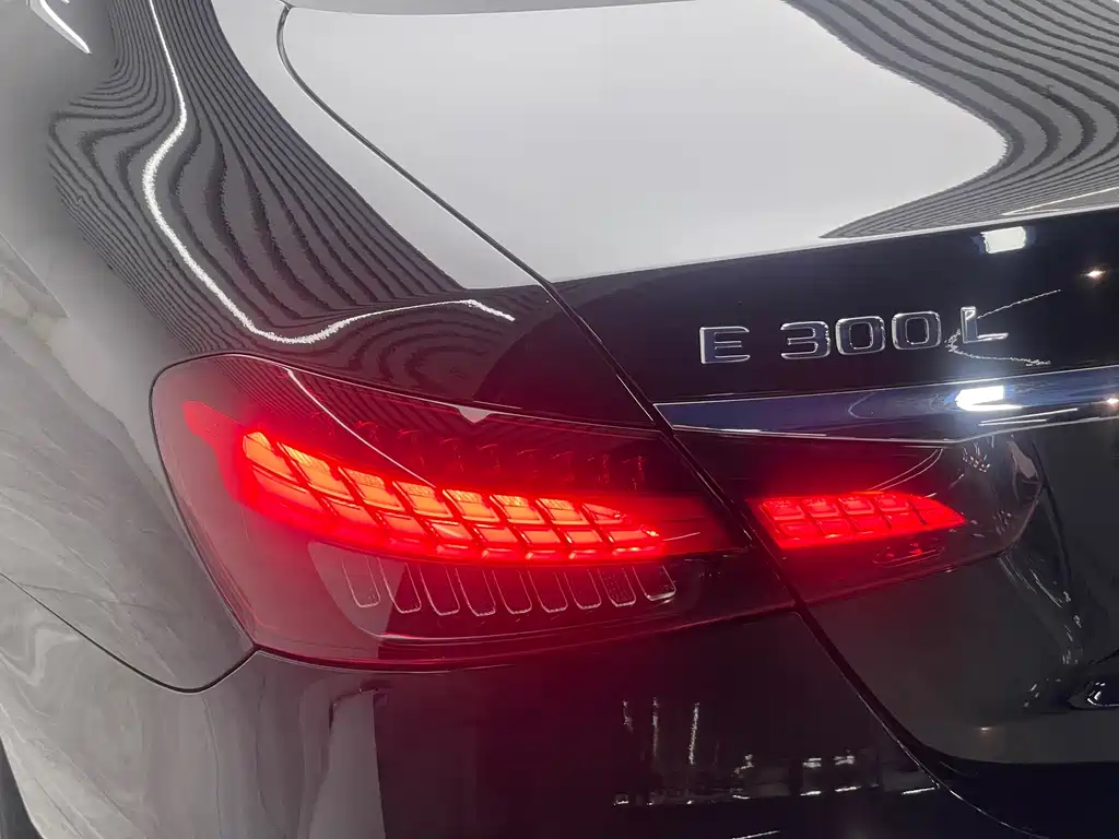 Mercedes-Benz E-Class 2023 — фото 20