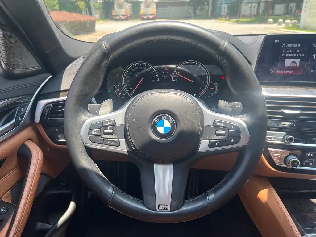 BMW 5 Series 2018 — фото 23