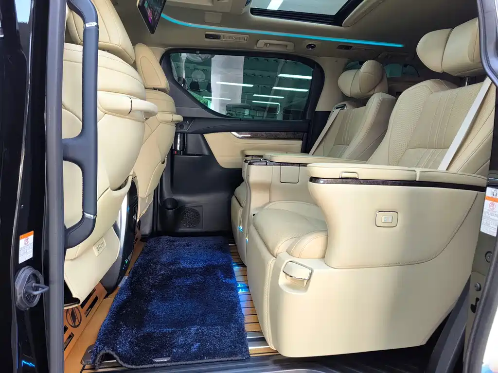 Toyota Vellfire 2022 — фото 12
