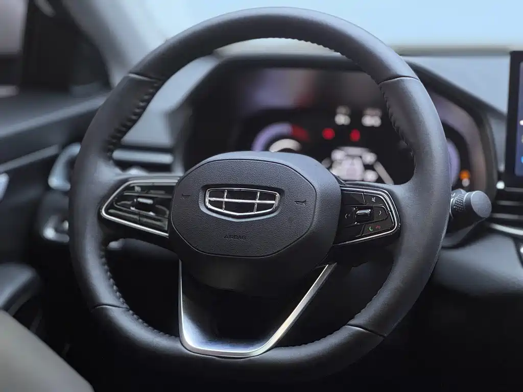 Geely Emgrand 2024