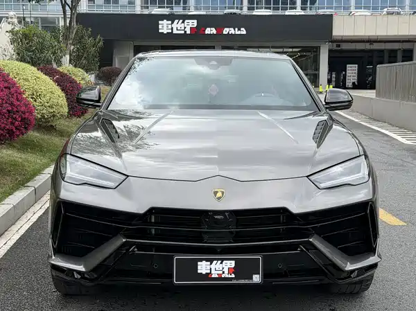 Lamborghini Urus 2023