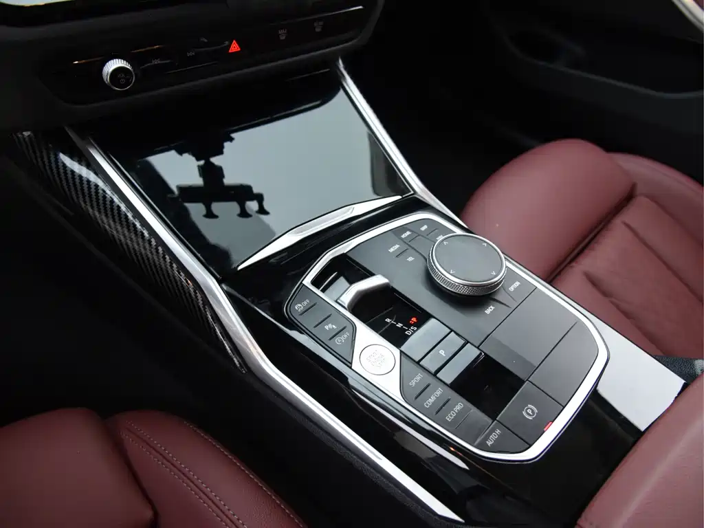 BMW 3 Series 2023 — фото 10
